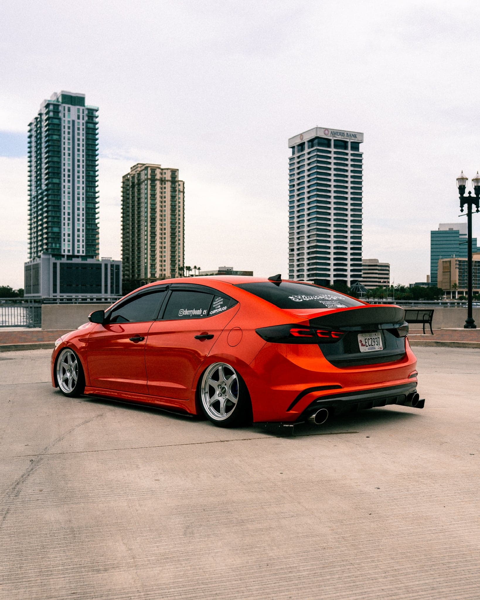 2018 Hyundai Elantra Sport photo 3