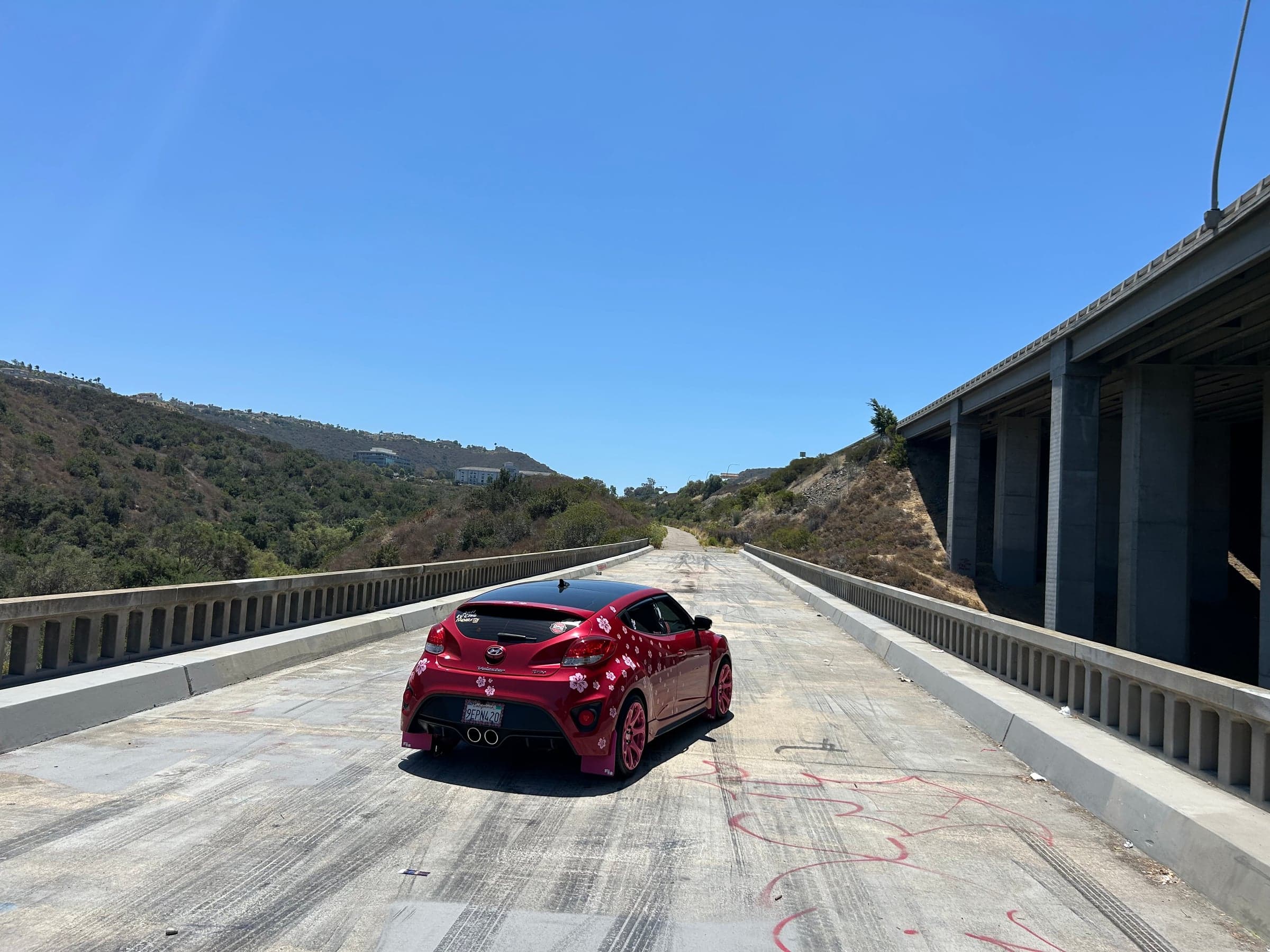 2016 Hyundai Veloster Turbo photo 2